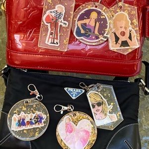 MYSTERY BUNDLE Taylor Swift Iconic Moments Cartoon & Gold Flakes Keychain 2 PACK